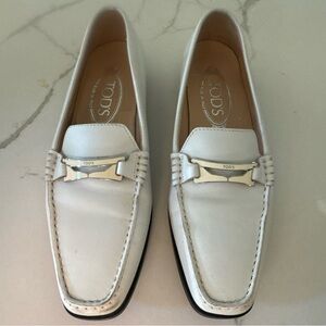 Tod's designer $795 Double T Leather White cream Women's Loafers Sz 38 7 7.5